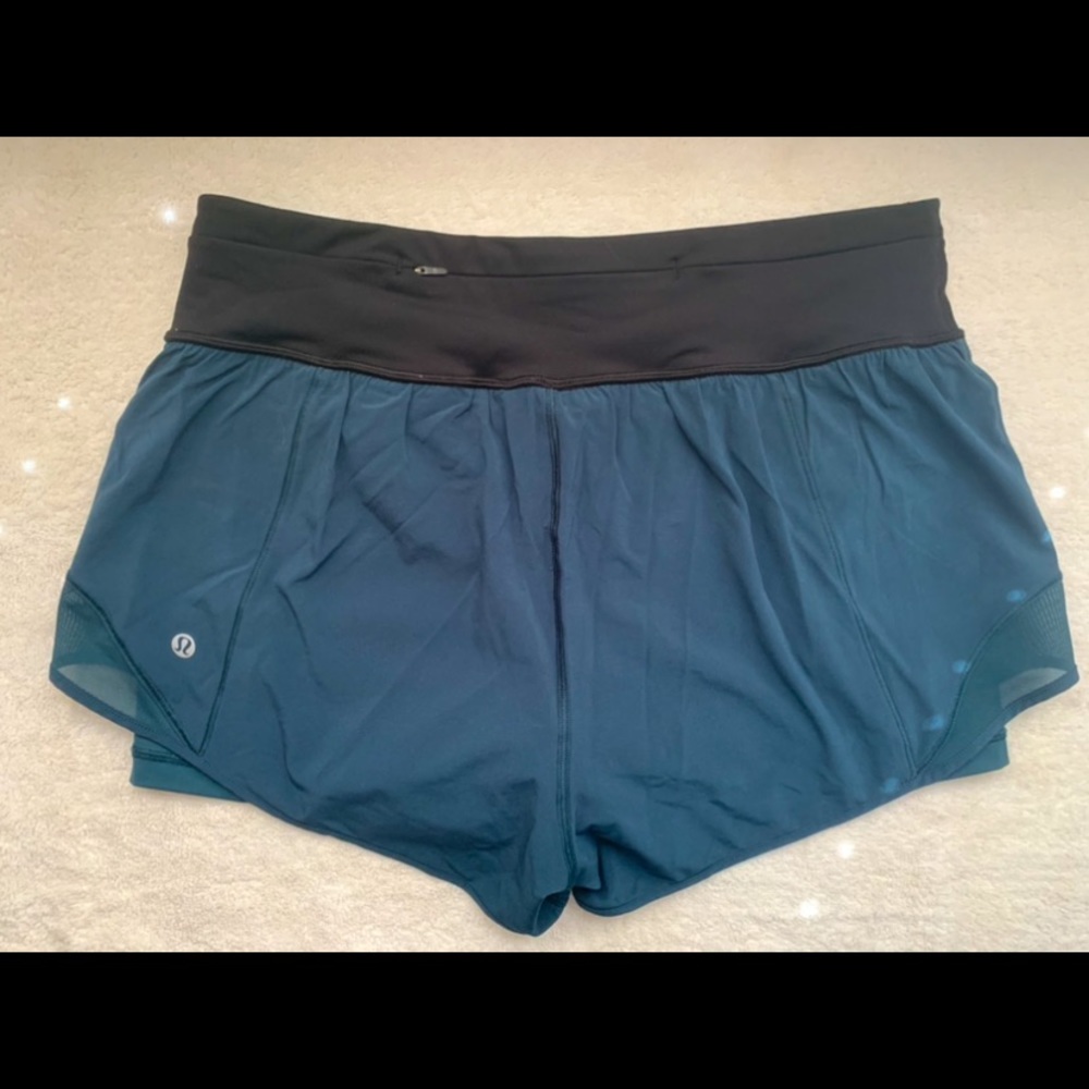 NWOT! Lulu size 10 shorts!